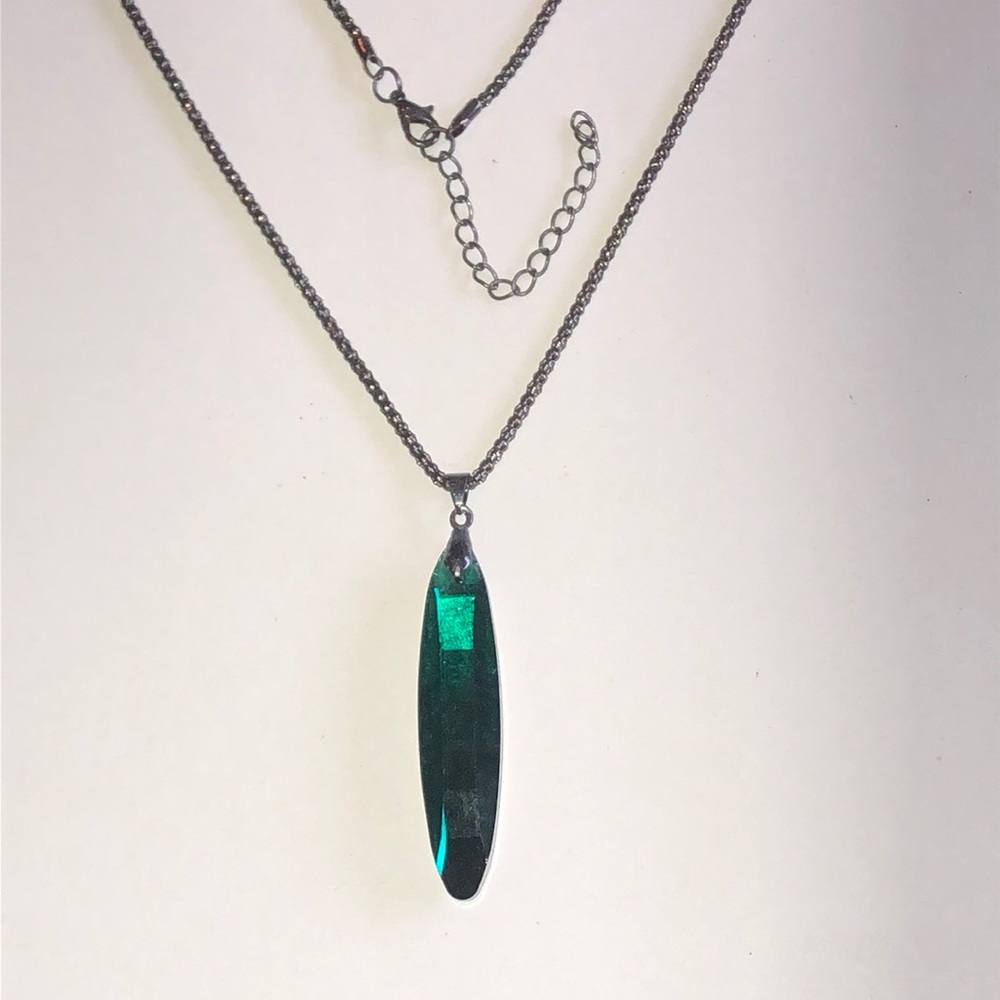 Dark Metal Emerald Color Crystal Teardrop Pendant Necklace